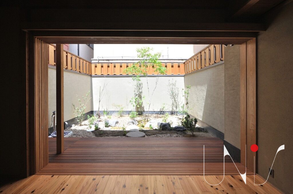 改修住宅の庭